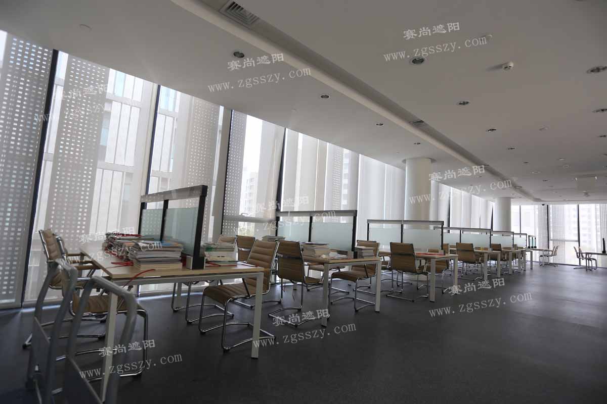 金剛圖書館電動卷簾實景