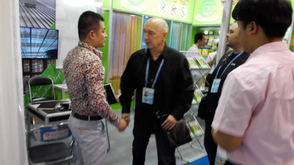 外貿(mào)經(jīng)理接待參觀外賓