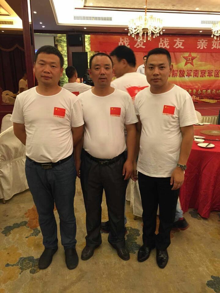 金總與戰(zhàn)友們的聚會合影 金總與戰(zhàn)友們的聚會合影