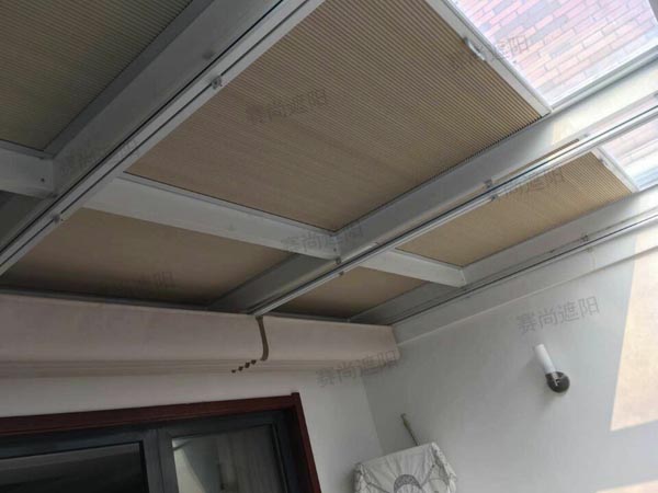 電動蜂巢簾實景圖