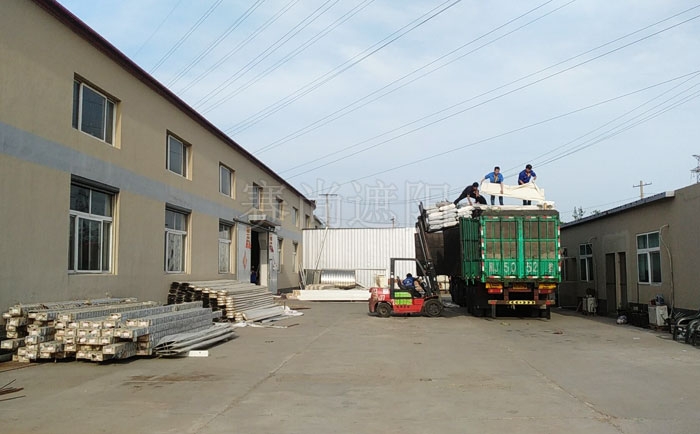 絲綢之路貿易中心幕墻電動遮陽項目發貨