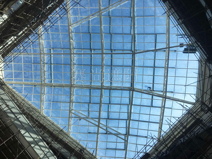 新疆克拉瑪依工程教育基地圖文信息戶外遮陽簾工程實景照片