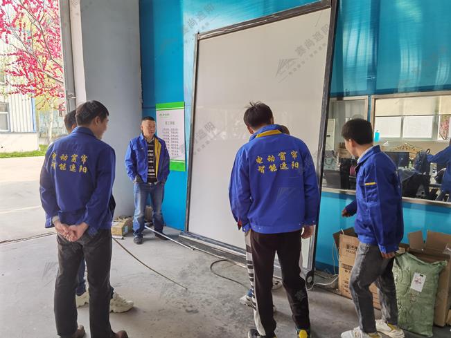 圖：戶外防風卷簾培訓現場