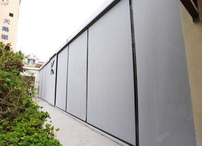 建筑立面玻璃窗應用戶外防風卷簾實景圖